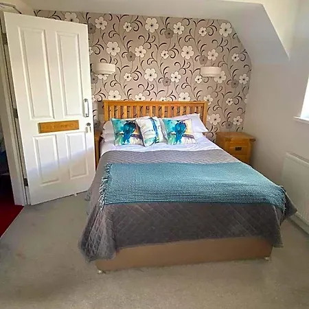 Claremont House Bed and Breakfast 3*
