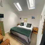 Claremont House Bed & Breakfast