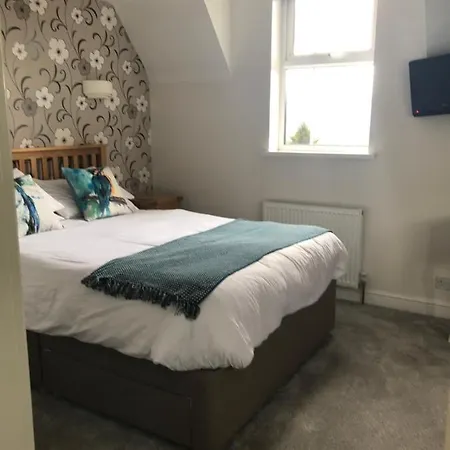 Claremont House Bed & Breakfast